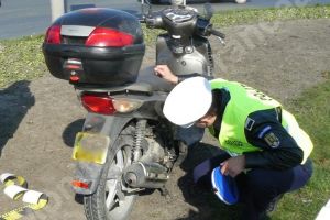 Cercetat pentru 3 infracţiuni – Un tânăr din Bălcaciu a plecat la drum sub influenţa alcoolului, fără carnet de conducere, cu un moped neînmatriculat
