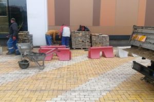 Pavelele distruse de la McDonald’s, înlocuite de Primărie