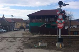 FOTO Accident de tren la Șeica Mare. O maşină lovită