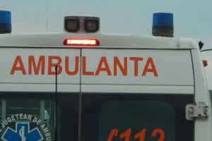 Femeie de 77 de ani, accidentată de încărcătura unei maşini