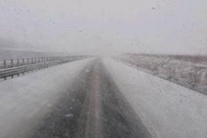 Drumuri acoperite de zăpadă. Conduceţi cu grijă - FOTO cu Autostrada Transilvania