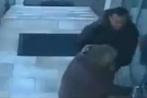 Momentul în care un director de la CNAIR Cluj îşi loveşte o angajată, surprins de camerele de supraveghere VIDEO