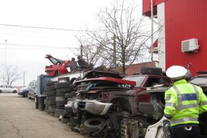 Schroturi amendate de politistii locali dupa ce au abandonat harburi pe domeniul public