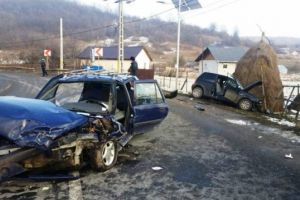 Patru răniţi în urma unui accident produs în judeţul Bacău
