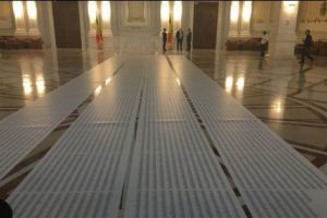 „Covor de hârtie” la Parlament împotriva modificărilor la legile Justiţei/ PSD: „De unde le-au luat? Din cartea de telefon?”