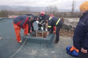 Muncitor salvat dintr-un rezervor de apă