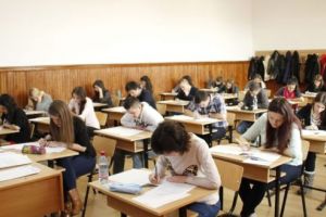 O nouă serie de simulări pentru elevii din anul terminal de gimnaziu şi liceu