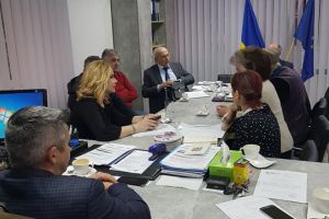 Comitetul Prahova Centenar a DECIS: Cinci noi busturi isi fac loc pe Aleea Unirii, in Parcul 