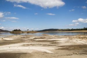 Sute de dolari pe un litru de apă! „ZIUA ZERO” se APROPIE. Nu este doar un scenariu APOCALIPTIC. Se întâmplă ACUM