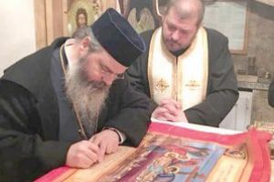 PS Ignatie a oferit Sfântul Antimis bisericilor din Huşi