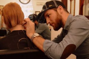 Hairstylistul din salonul căruia pleci cu zâmbetul pe buze – La MOD Hairdressers totul e pasiune