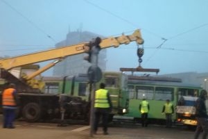 Tramvai DERAIAT la Boul Roşu! Circulaţie BLOCATĂ