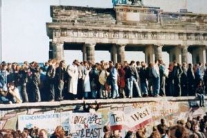 Presa germană, la 28 de ani de la reunificare: „Zidul Berlinului a dispărut de tot atâta timp cât a trăit”