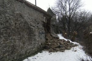 Fragment de zid din Cetatea Sighişoarei, prăbuşit