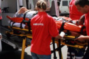 Un copil de 16 ani a ajuns la spital dupa ce a fost lovit de o autoutilitara / Soferul vinovat si-a continuat drumul