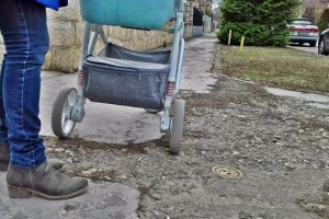 Aventura plimbarii cu copilul in carucior pe trotuarele Timisoarei