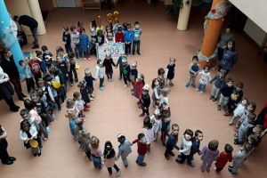 Activităţi recreative cu şcolarii şi preşcolarii de la Şcoala Primară „Sfântul Ioan ...