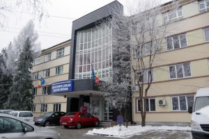 Peste 120 de profesori pensionari rămân la catedră, pentru alţi opt fiind refuzată ...