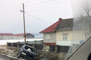 Accidente unul după altul în judeţ, din cauza poleiului format luni dimineaţă