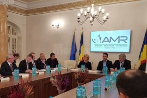 Primarul Ion Lungu, în discuţii cu noul ministru al Finanţelor Publice, Eugen Teodorovici