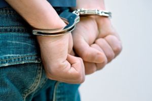 Hoti din masini prinsi de politistii din Timisoara la trei luni dupa ce au spart un autoturism