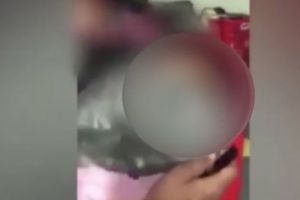 Poliţia, ÎN ALERTĂ! Copii-părinţi inconştienţi, TORTURÂNDU-ȘI propriul bebeluş