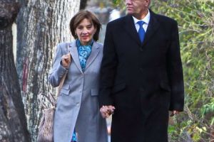 OFICIAL - Klaus Iohannis şi Prima Doamnă au plecat într-o „vizită privată”. Unde se relaxează cuplul prezidenţial