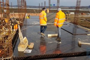 Muncitorii lucreaza la lotul 2 din autostrada Lugoj – Deva, dar numai la Centrul de Intretinere