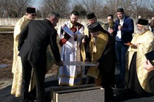 A fost pusă piatra de temelie a capelei cimitirului Străuleşti