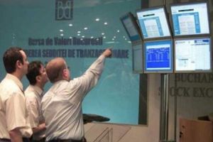 Explicaţii pentru scăderea burselor în întreaga lume. Cât de afectată va fi România