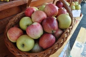 ”Să protejăm producţia autohtonă, producătorii români”