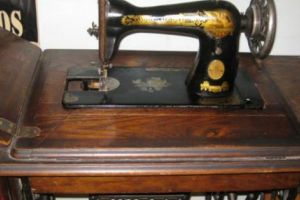 A revenit la Piteşti escrocheria cu maşini de cusut Singer. O ţeapă cusută cu aţă albă