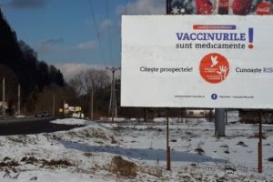 Panouri anti-vaccinare au fost amplasate pe DN 1, între Predeal şi Buşteni: 