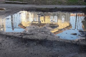 Parcare in mocirla, la Timisoara. Primaria spune ca e spatiu verde