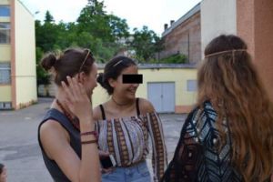 Diferenţe şi asemănări între învăţământul privat şi cel public văzute de o adolescentă trecută prin ambele sisteme