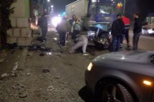 Accident în Floreşti! Un BMW a intrat într-o casă - FOTO