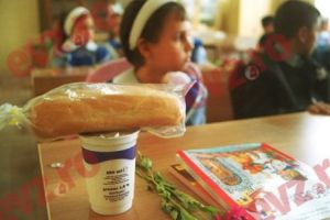 Preşcolarii şi elevii vor primi zilnic legume, fructe, lactate şi cornuri