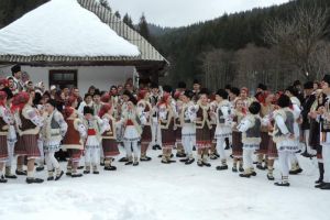 „Muguraşii”  din Agăş, din nou la Concursul „Duelul  Ansamblurilor”