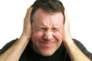 Amenzi aproape duble pentru infracţiuni legate de liniştea şi ordinea publică – Propunere legislativă