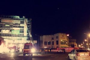 FOTO Incendiu la un bloc în construcţie vizavi de hotelul Select