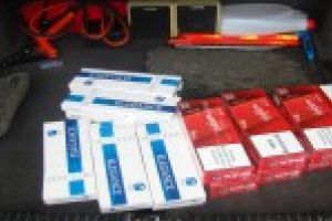 Tigarete de contrabanda ascunse in portbagajul unui autoturism