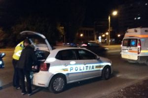 Accident grav. Un bărbat a ajuns la spital după ce a fost lovit în plin de o maşină