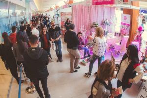 Rochii de prinţesă, bijuterii strălucitoare şi o varietate de servicii pentru o nuntă de ...