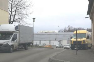 Primăria Piteşti atribuie locuri de parcare după criterii dubioase. Poliţia Locală îi ţine isonul