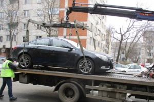 Peste 60 de masini parcate pe interzis, ridicate intr-o singura luna, la Timisoara