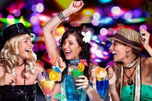 Cinci evenimente la Troubadour. Concert cu Luna Amară şi mega surpriză duminică!