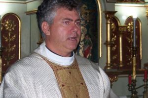 Preotul Cherecheş, bun de plată pentru un microbuz pe care predecesorul său l-a ascuns