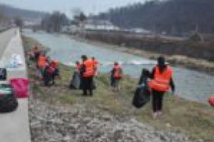 Ajutoare sociale condiţionate de igienizarea malurilor Bârzavei!