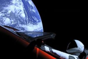  „Starman”, ȘOFERUL spaţial. PĂMÂNTUL, văzut dintr-o DECAPOTABILĂ de pe ORBITĂ - VIDEO