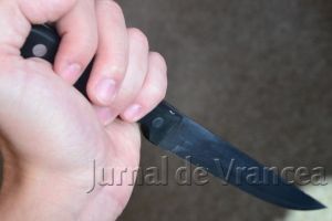 Un tânăr brăilean de 17 ani şi-a înjunghiat doi consăteni cu briceagul